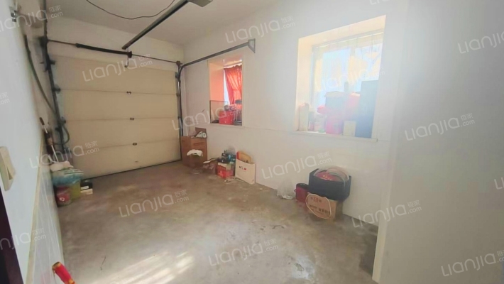 华阳水电小区 独栋别墅 精装修拎包入住-车库