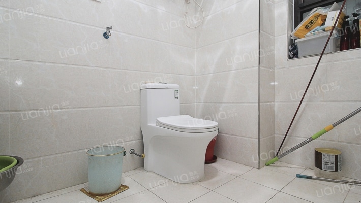 华阳路旁 天伦湾 园林样板社区 全南两居房本在手急售-卫生间