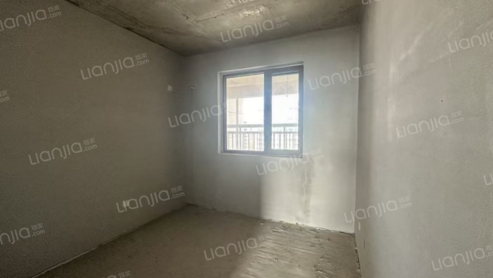 小区位于润禾街，交通便 利。 房本满二，可贷款-卧室A