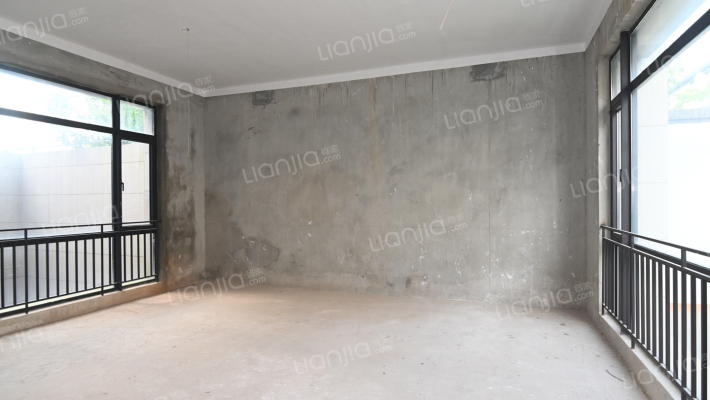 御湖半山二手房实景图