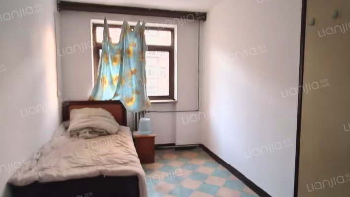 业主急售，价格可刀，南北通透带阳台，皇金楼层-卧室B