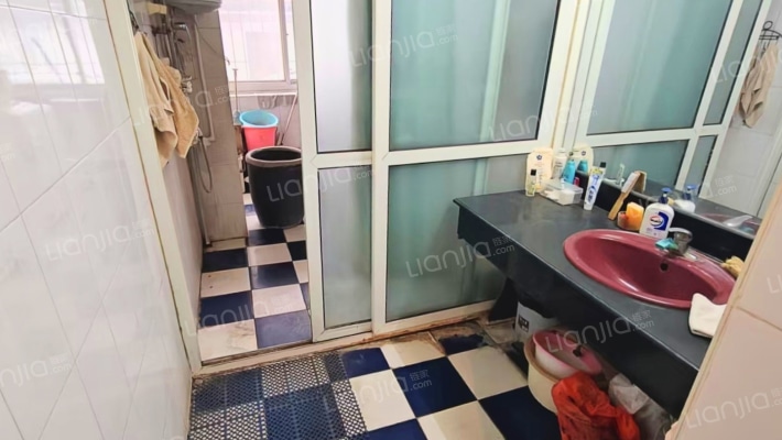 通透大四居，一楼无遮挡，范阳中路南-卫生间