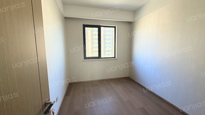 央企小区 精装修 一梯一户 集中供暖 百米楼间距-卧室A