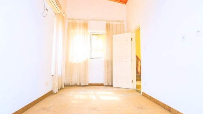 临水系独栋别墅，诚意出售，房本在手，随时过户.-卧室B