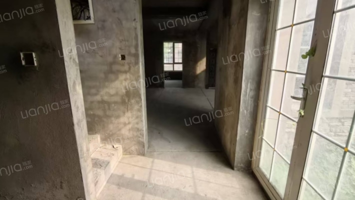 环京独栋别墅 京港澳高速旁 带大花园 配套成熟-过道