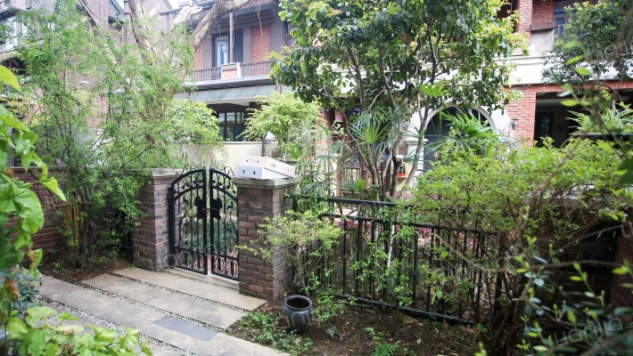 融创品质别墅，上BZ,前后中庭，带花园带露台-入户花园