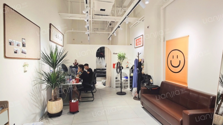 东部车城生活广场二手房实景图