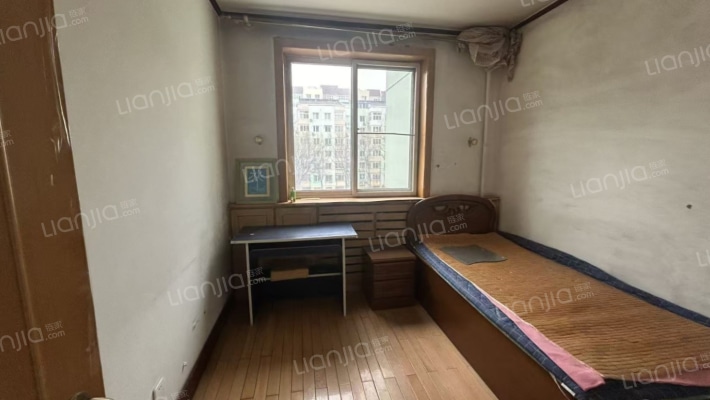 范阳路 物探二号院，南北通透三居室中间楼层-卧室B