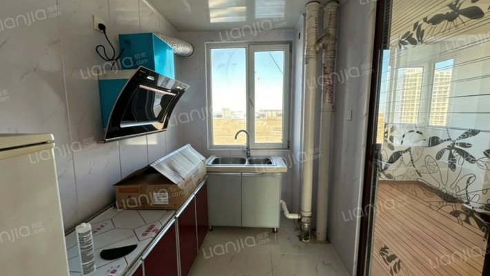 此房房本满五年税费低，采光没有遮挡 集中供暖-厨房