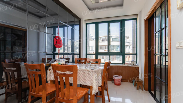 ：江南人家品质小区，绿化比例高，楼间距大，采光好-餐厅