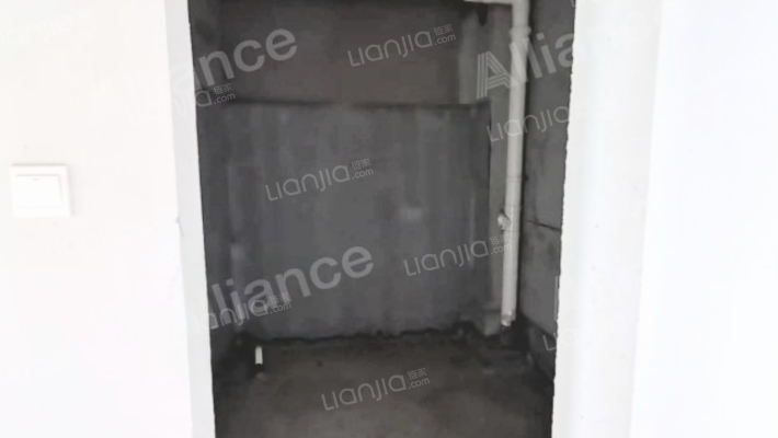 大社区一期洋房  南北通透  户型方正 南采光视野好-卫生间B