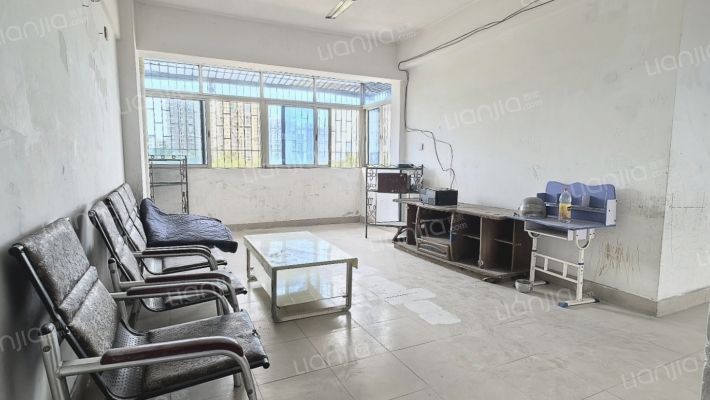 农垦二供一库小区宿舍楼二手房实景图