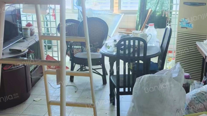 溪西四区望霞邨二手房实景图