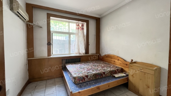 市医院北侧市直小区一层 两居 带小房-卧室A