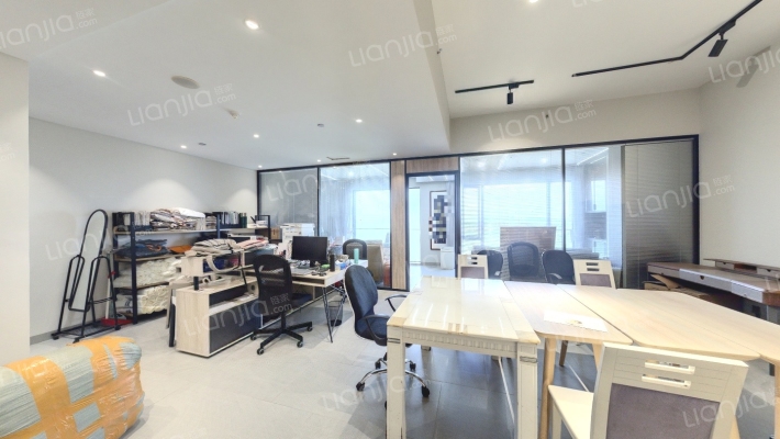 保利世界贸易中心二手房实景图