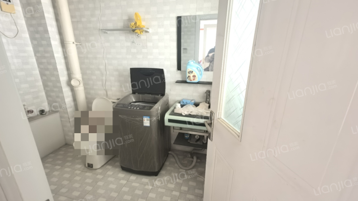 此房本满五 税费低 ，格局 通风性好 ，采光很好。-卫生间C