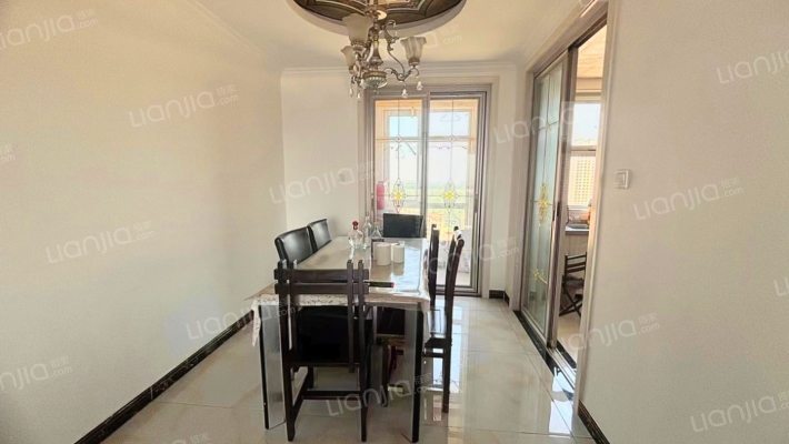 香邑溪谷南北双通透精装修大三中间楼层房本满二-餐厅