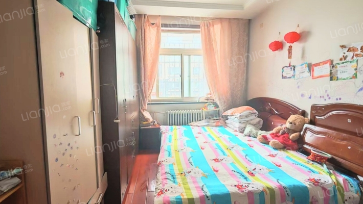 研制厂  南北通透三居室  业主诚意出售-卧室A