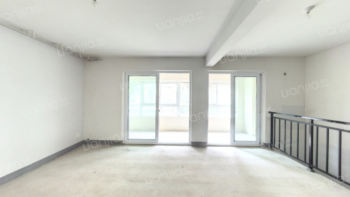 银城旭辉樾溪台二手房实景图