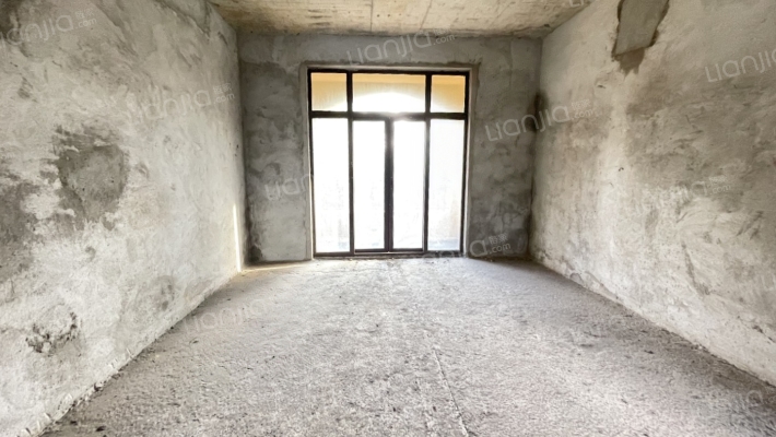 江畔豪庭二手房实景图