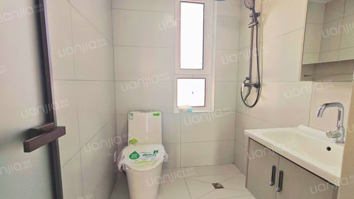 南北通透，三居双位 高新区 交通便利-卫生间B