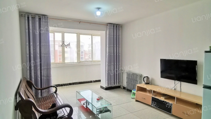 采光好 南北通透，有地下室。交通，教育，医疗-客厅