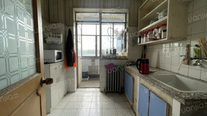 此房本满五，税费低，南北通透，采光好-厨房