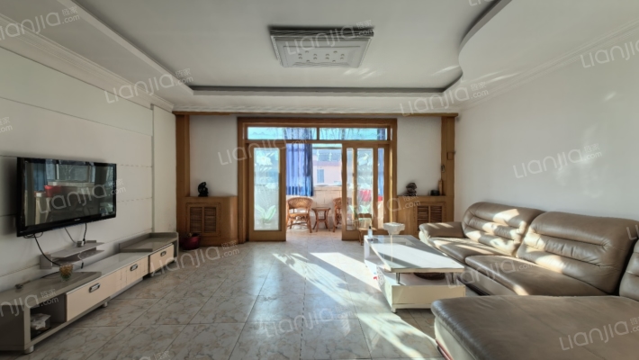 金税小区三居双卫大三居南北通透-客厅