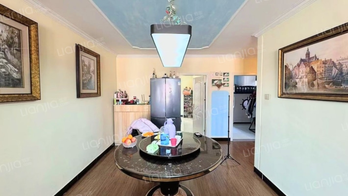 东兴南街电梯房，精装两居室 南北通透好楼层 交通便利-餐厅