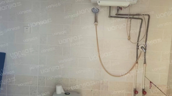 新上好房，大产权集中供暖，全阳采光好，中间楼层-卫生间