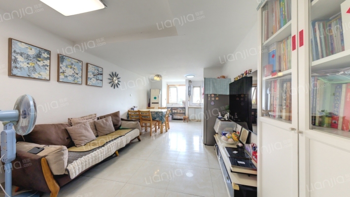 东郊小镇第八街区二手房实景图