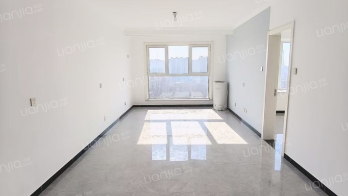 急售三利B区自住精装两居，价格美丽可小议-客厅