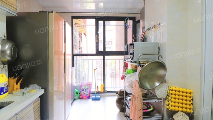 上江北人民路學笑门口，电梯精装3房带花园露台出售-厨房