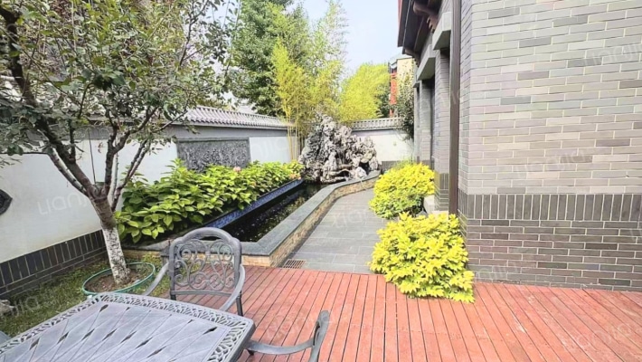 新中独门独院式设计，精装修自住，房本满五唯一-卧室B