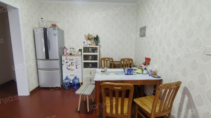 此房户型好，南北通透2居，采光充足，交通便利-餐厅