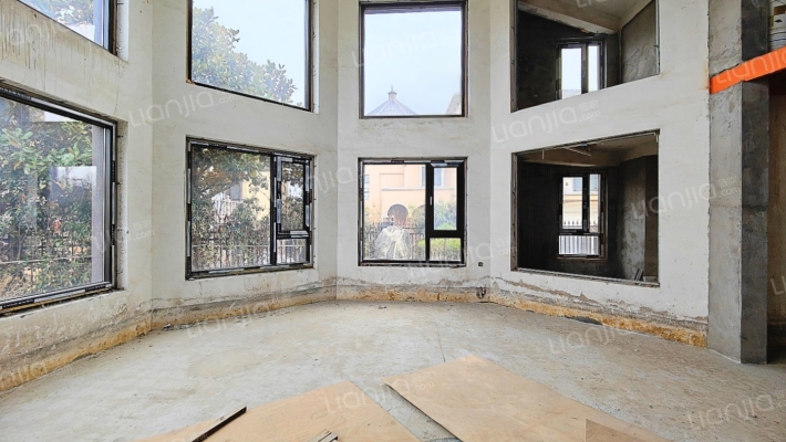 宝龙沿湖别墅二手房实景图