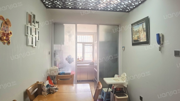 838沿线，70年代产权，板楼得房率高，公摊小。-厨房