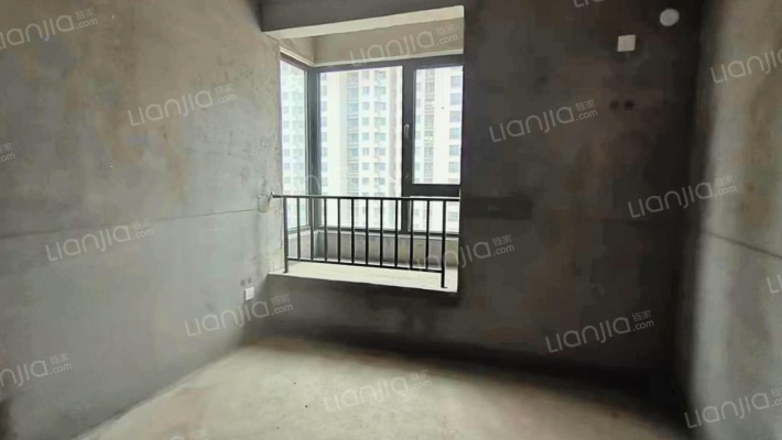 房子朝南两居中上楼层，本满二，毛坯房-卧室B