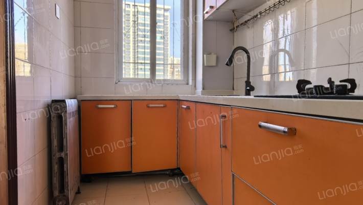 开发区商圈 集中供暖 南北通透三居双卫户型-厨房