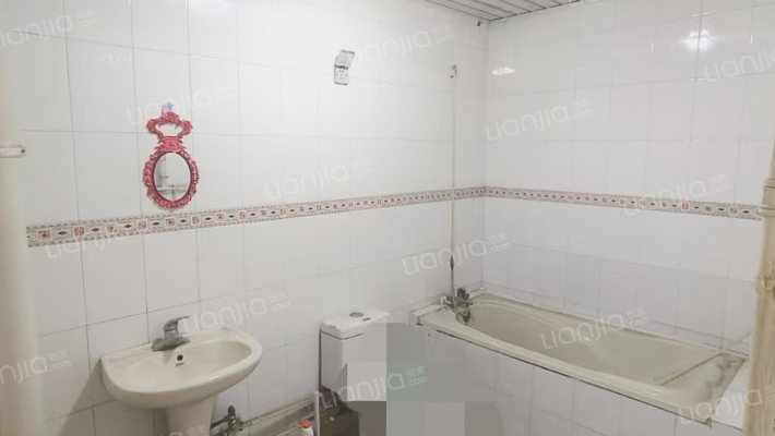 板楼二层，正规三居 南北通透 采光好配套设施齐-卫生间B