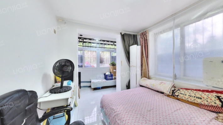 体育场楼二手房实景图