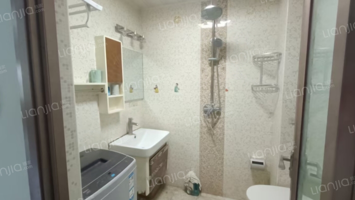 新上房源，明厨明卫大三居室，带车位，带地下室。-卫生间B