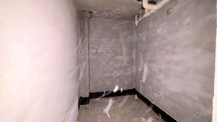 小区位置购物交通方便     小区物业好   环境优美-卫生间B