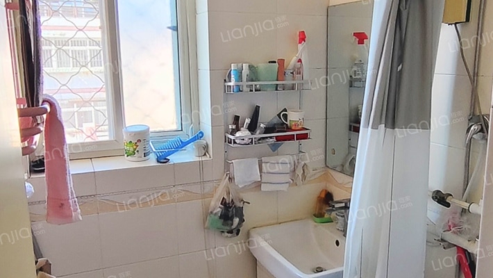 此房跃层复式、楼上楼下南北通透户型好、无遮挡采光好-卫生间A