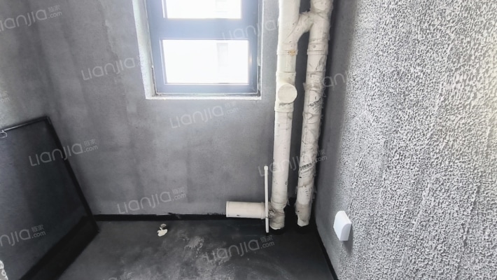 高新区中冶二期大三居，南北通透，无遮挡-卫生间A