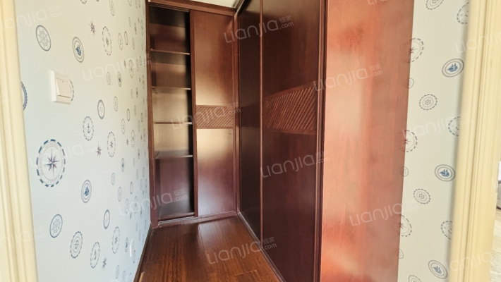 京都颐和城 5室2厅 南 西 北-储物间