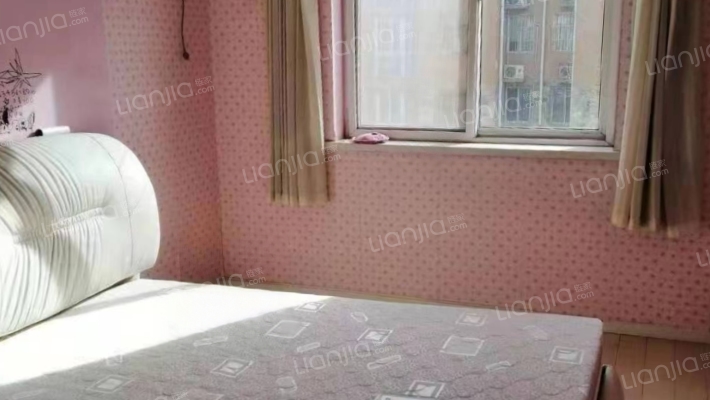 此房满五，集中供暖，交通便利，停车方便-卧室