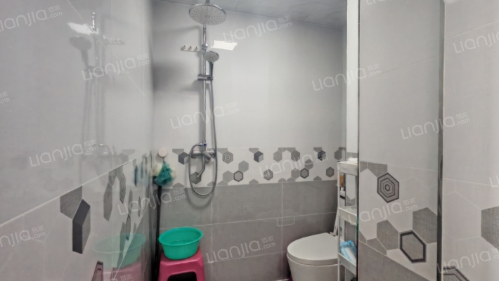 70年大产权，房证满二，次新房，通勤北京，交通方便。-卫生间