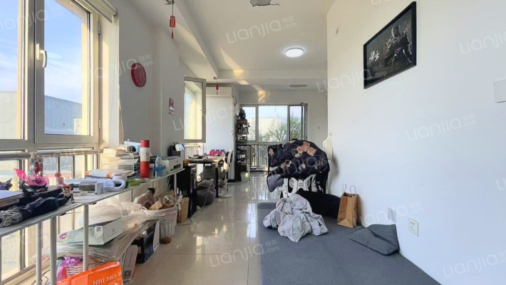 港基中心二手房实景图