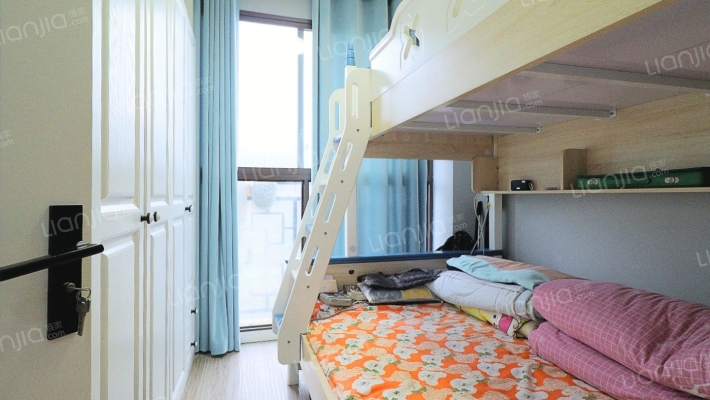 河边上两房，环境舒适，适合两到三口一起居住-卧室B